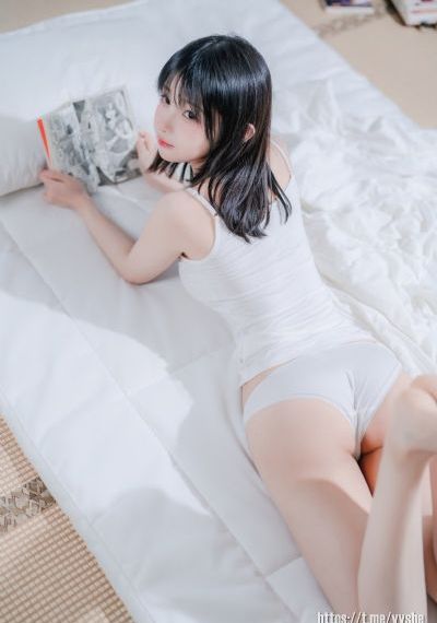 公在客厅里吃我奶涨奶小视频